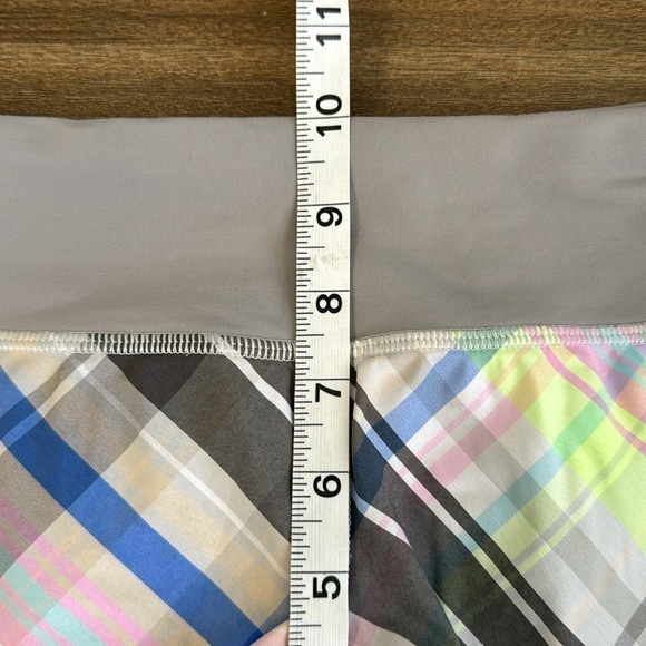 Lululemon Run Speed Short in Rad Plaid Lullaby Reflective / Ambient Grey, 4 - Picture 4 of 16